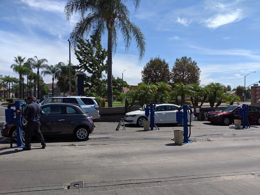 Mountain View Speed Wash & Detail Center en Upland