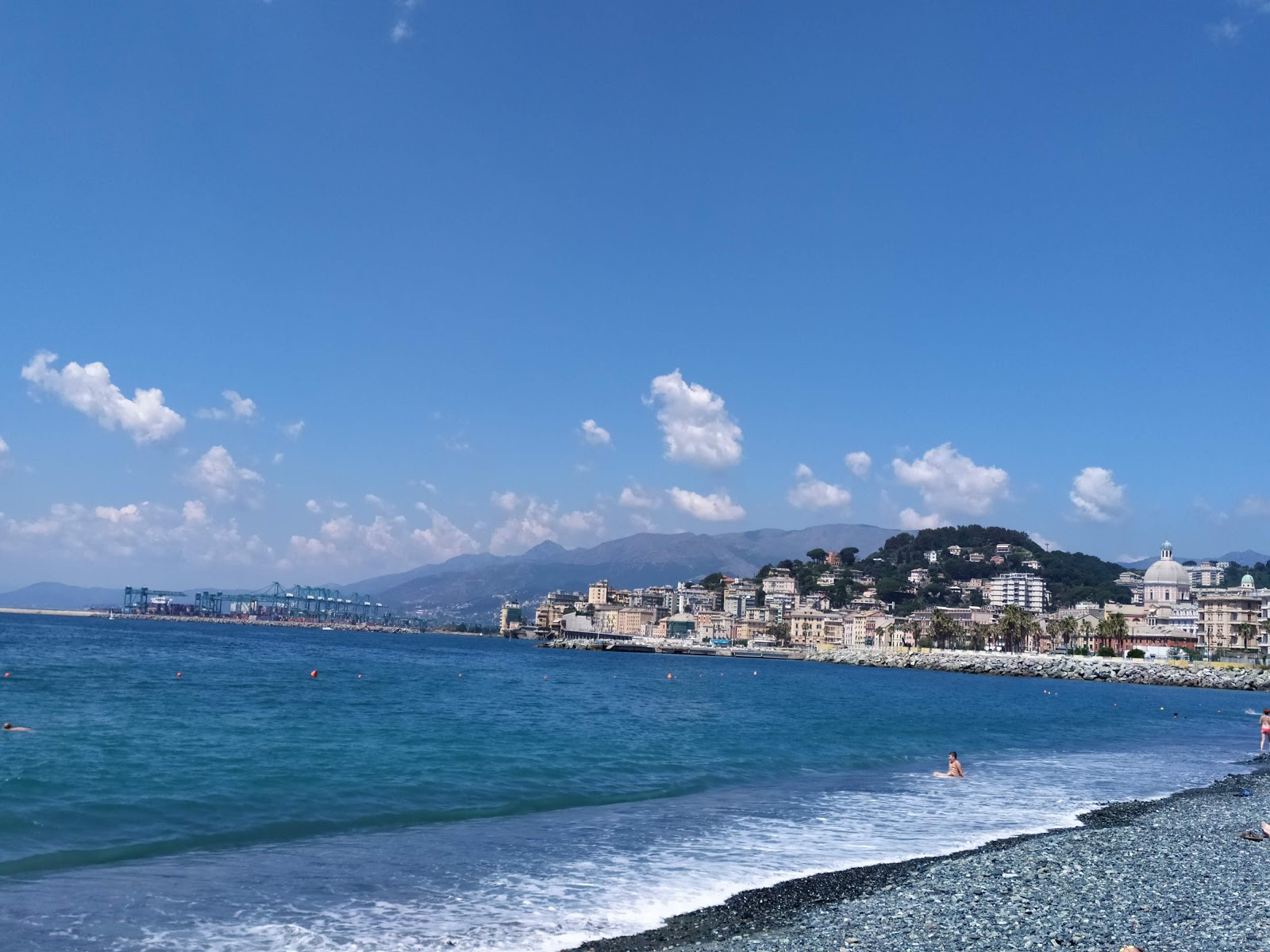 Spiaggia Multedo'in fotoğrafı - rahatlamayı sevenler arasında popüler bir yer