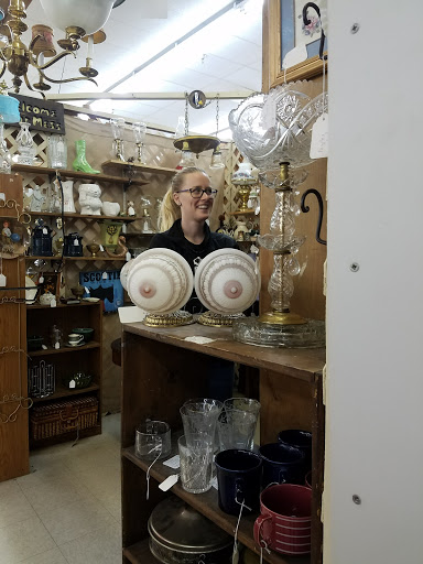 Flea Market «Bama Flea Mall & Antique Center», reviews and photos, 1605 Ashville Rd, Leeds, AL 35094, USA