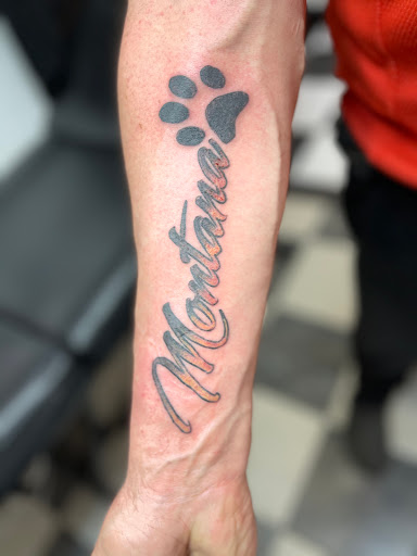 Explore flash tattoo ideas for men, creative tattoo ideas in Bogota, available at Lolas Tattoo Shop