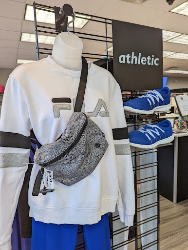 Used Clothing Store «Clothes Mentor», reviews and photos, 306 Oyster Point Rd, Newport News, VA 23602, USA