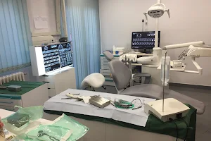 Clinica Dental Montero image