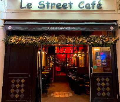 Le Street Café