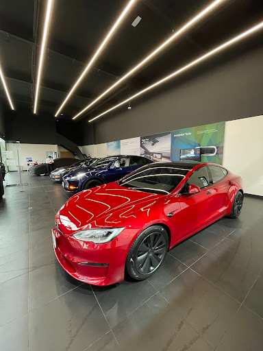 Tesla Center Insurgentes / Mexico Sur