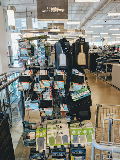 Department Store «Nordstrom Rack Lincoln Park», reviews and photos, 1551 N Sheffield Ave, Chicago, IL 60642, USA