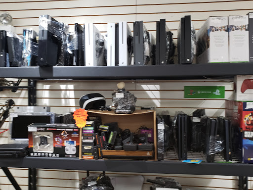 Pawn Shop «GNT Jewelry and Loan Kenosha Pawnshop», reviews and photos, 7944 Sheridan Rd #3, Kenosha, WI 53143, USA