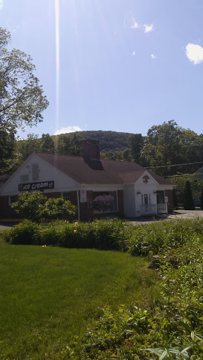 Liquor Store «Kent Wine & Spirit», reviews and photos, 24 N Main St, Kent, CT 06757, USA