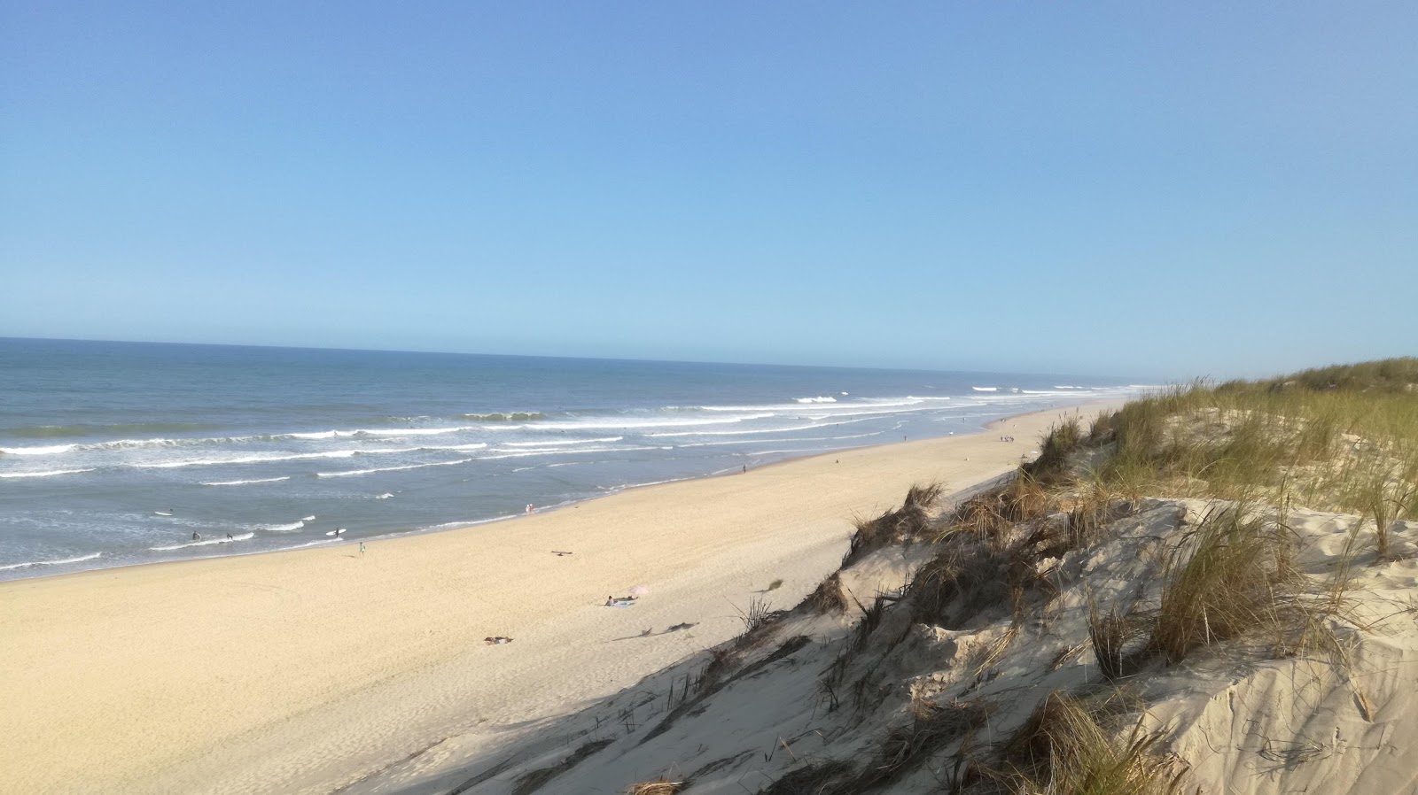 Foto von Carcans Strand und die siedlung