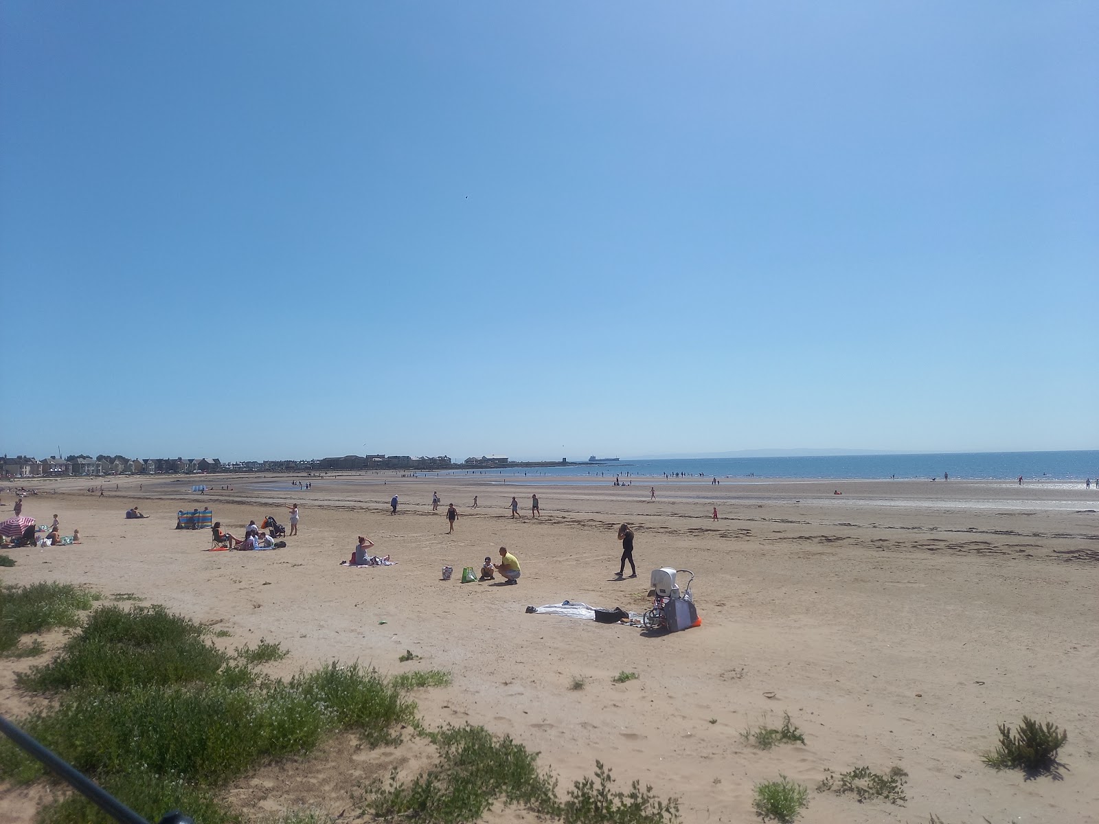 Foto di Ardrossan South Beach con una superficie del sabbia beige