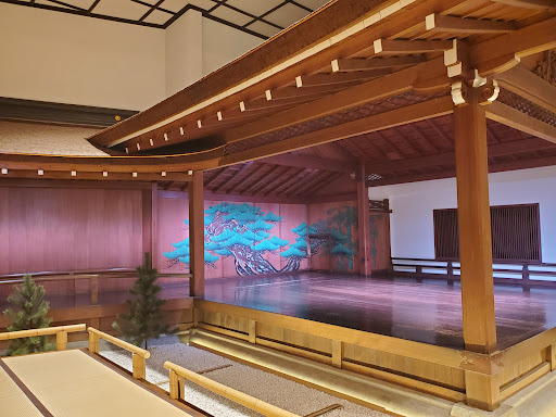 山本能楽堂 (Yamamoto Noh Theatre)