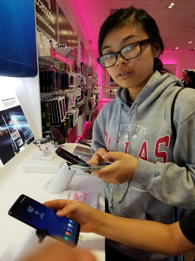 Cell Phone Store «T-Mobile», reviews and photos, 17401 Southcenter Pkwy Suite 121, Tukwila, WA 98188, USA