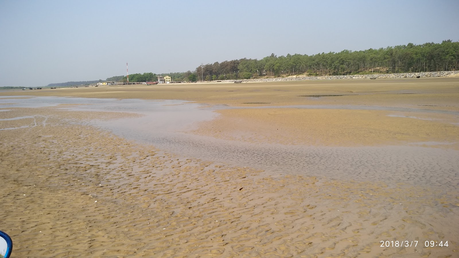 Φωτογραφία του Talasari Beach και η εγκατάσταση