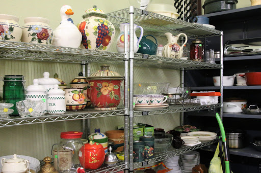 Used Clothing Store «T.E.A.M. Resale Shop», reviews and photos, 300 W Main St, Tomball, TX 77375, USA