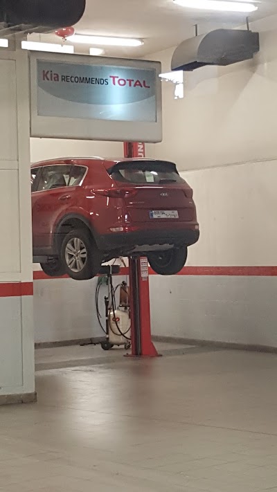 Photos of KIA Showroom Hazmieh
