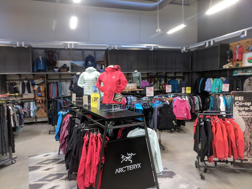 Camping Store «REI», reviews and photos, 6424 Sawmill Rd, Columbus, OH 43235, USA