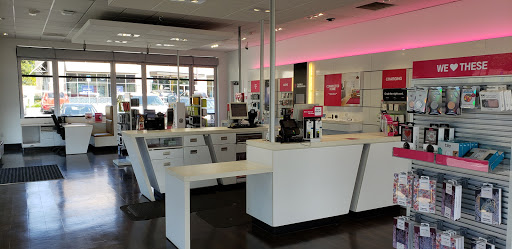 Cell Phone Store «T-Mobile», reviews and photos, 457 NW Burnside Rd, Gresham, OR 97030, USA