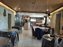 Atmosphère du Restaurant portugais La Petite Auberge Eric & Eliane à Cenon - n°4