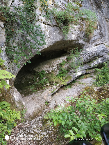 Grotte de prerouge à Arith