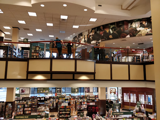 Book Store «Barnes & Noble», reviews and photos, 47 E Chicago Ave, Naperville, IL 60540, USA