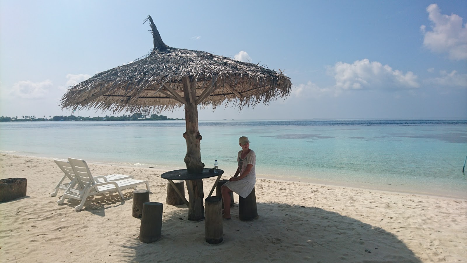 Magoodhoo Beach的照片 带有一条直的海岸线