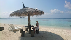 Foto van Magoodhoo Beach met een rechte kustlijn