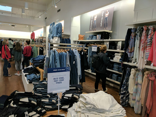 Clothing Store «Gap», reviews and photos, 1294 Burlingame Ave, Burlingame, CA 94010, USA