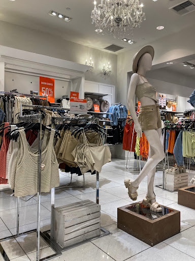 Clothing Store «F21 XXI», reviews and photos, 2800 N Main St #201, Santa Ana, CA 92705, USA