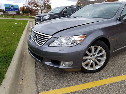 Auto Body Shop «Hamlin Collision Center», reviews and photos, 1527 W Hamlin Rd, Rochester Hills, MI 48309, USA