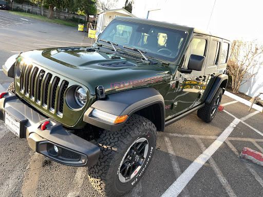 Auto Parts Store «Newberg Dodge Jeep Chrysler Ram», reviews and photos, 2809 Portland Rd, Newberg, OR 97132, USA
