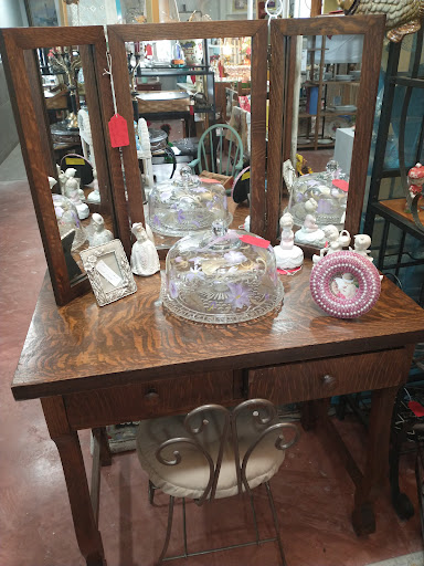 Antique Store «Hidden Talent Gifts & Antiques», reviews and photos, 400 S Main St, McGregor, TX 76657, USA