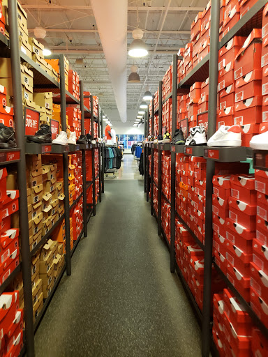Nike Factory Store, 120 Laconia Rd #201, Tilton, NH 03276, USA, 