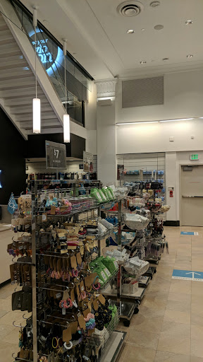 Department Store «Nordstrom Rack Chestnut Street», reviews and photos, 1700 Chestnut St, Philadelphia, PA 19103, USA