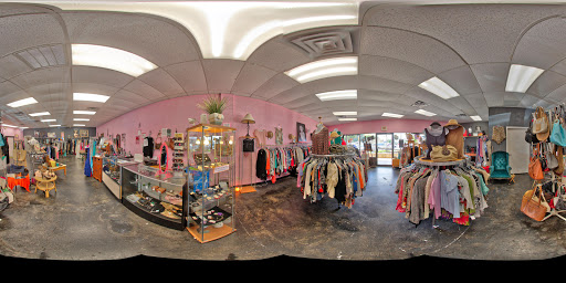 Boutique «What Women Want Resale Boutique», reviews and photos, 9012 Research Blvd Ste C12, Austin, TX 78758, USA