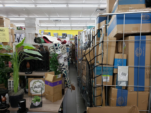 Home Goods Store «Dollar General», reviews and photos, 160 N 4th St, Eagle Lake, FL 33839, USA