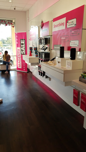 Cell Phone Store «T-Mobile», reviews and photos, 13133 US-301, Riverview, FL 33578, USA