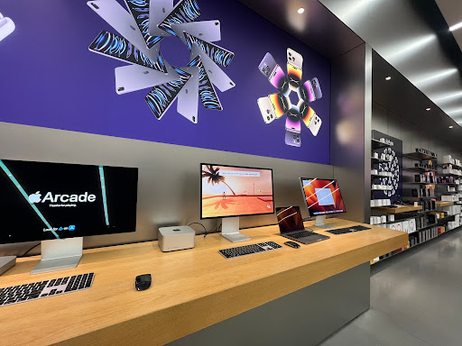 Apple Manhattan Village image