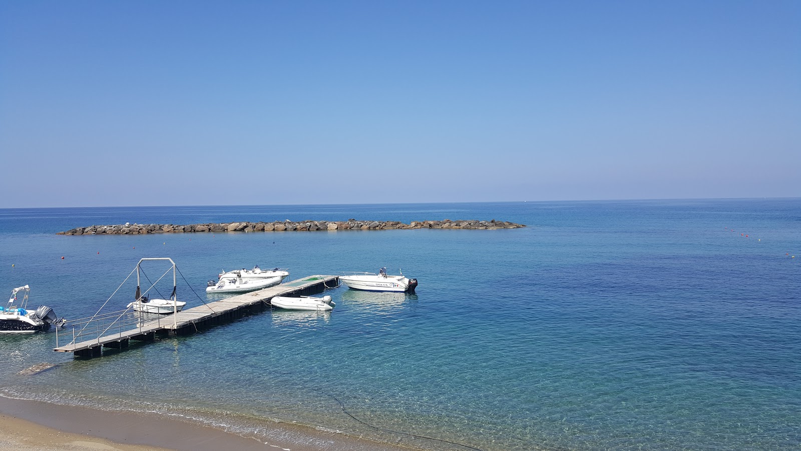 Foto di Spiaggia Diamante con una superficie del sabbia beige