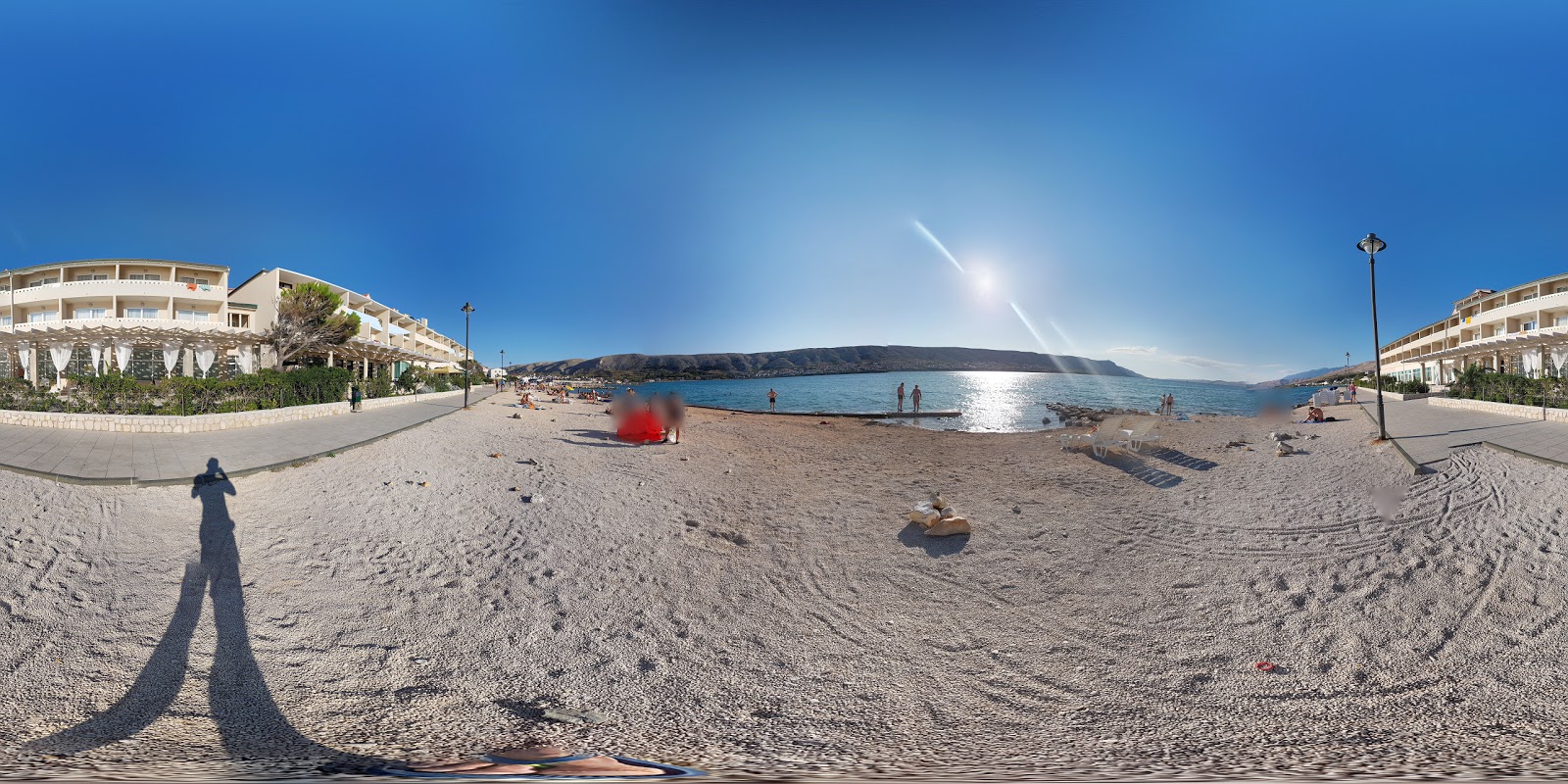 Photo de Tanja beach protégé par des falaises