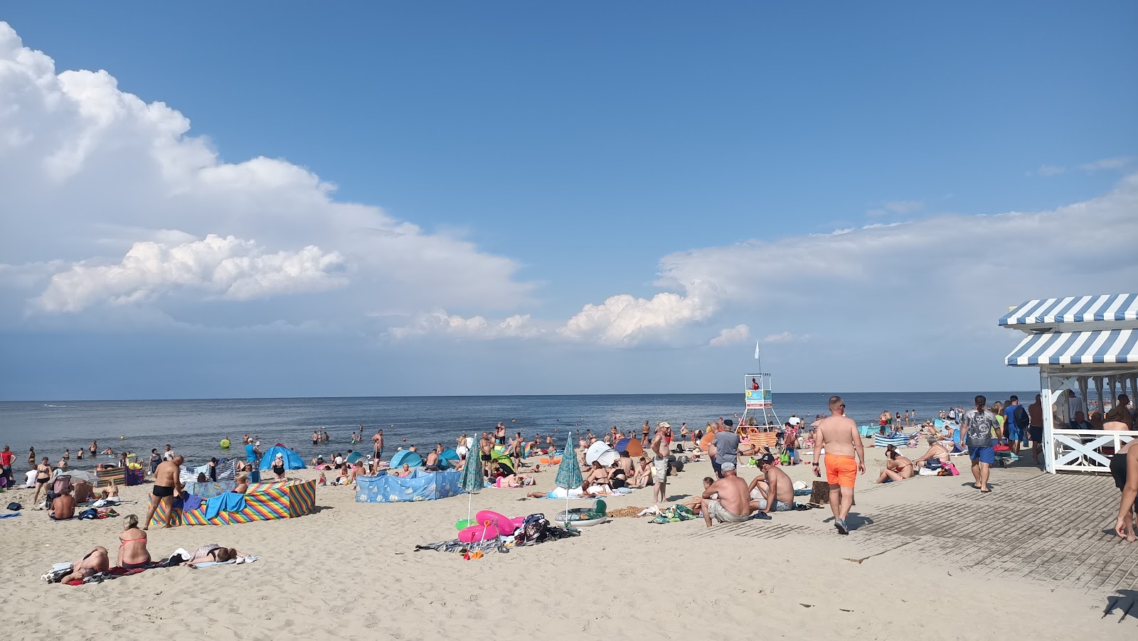 Foto von Krynica Morska beach mit sehr sauber Sauberkeitsgrad