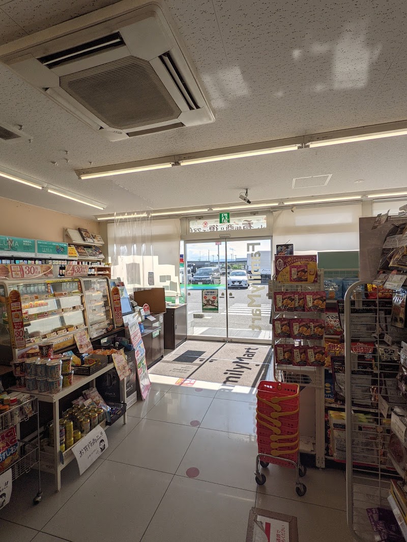 ファミリーマート 鈴鹿庄野町店