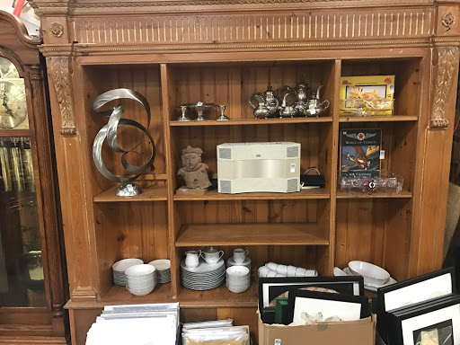 Auction House «RPN Sales & Auction House», reviews and photos, 4451 N Milwaukee Ave, Chicago, IL 60630, USA