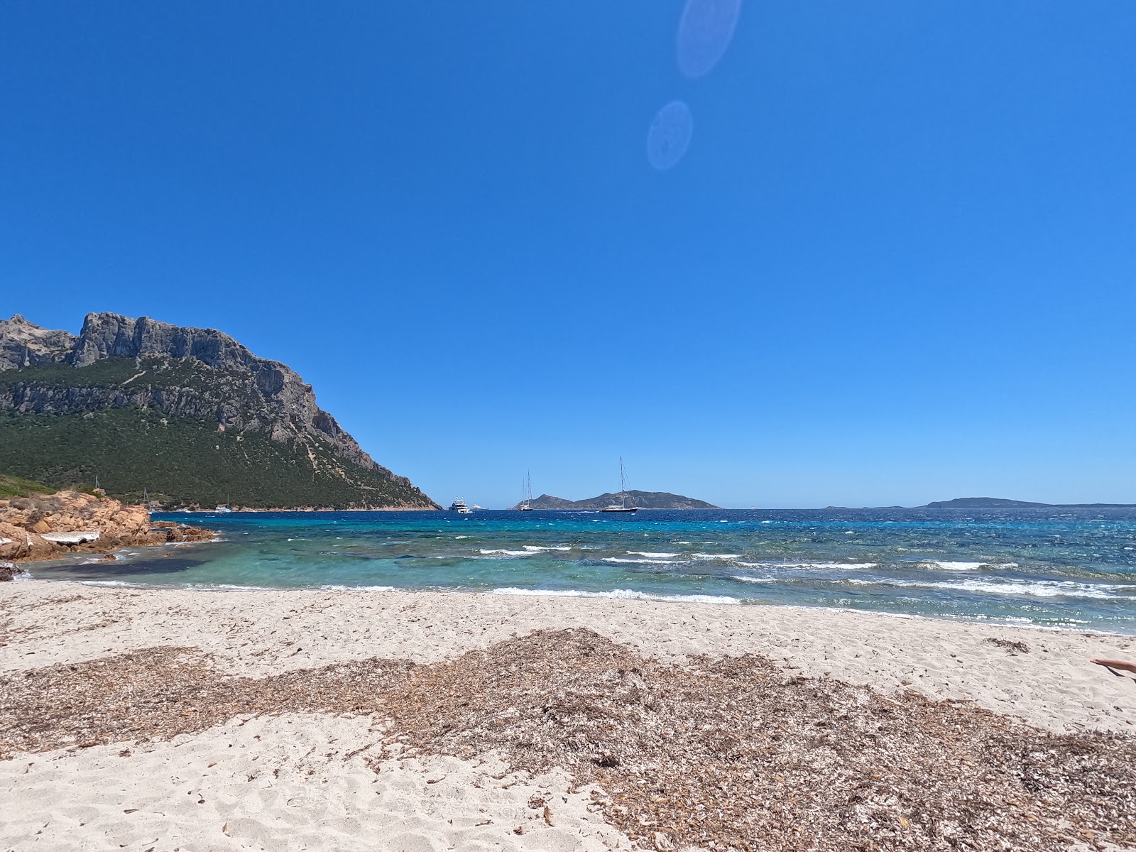 Φωτογραφία του Spalmatore di Terra II με φωτεινή άμμος και βράχια επιφάνεια