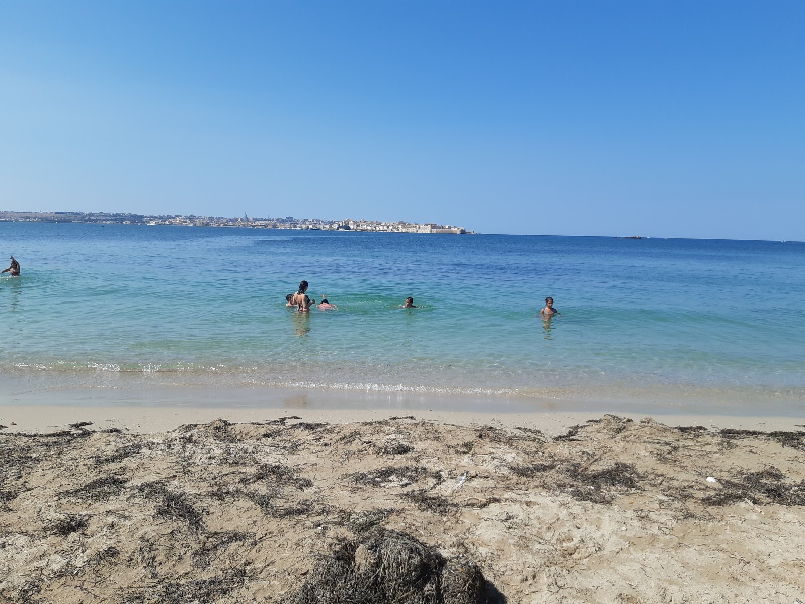 Spiaggia Punta del Pero'in fotoğrafı - Çocuklu aile gezginleri için önerilir