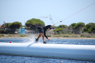Photo n°50 de Téléski Nautique Barcarès wakeboard à Le Barcarès ()