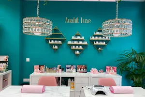 Anahit Luxe. Centro de estética. Salón de belleza. Uñas. image