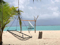 Foto von Maroshi Sunset Beach mit geräumige küstenlinie