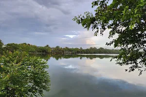 Lunawa Lagoon Walkway Parking & Rest image