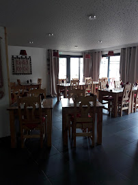 Atmosphère du Restaurant Auberge Des Trois Clochers à Saint-Léger-la-Montagne - n°2