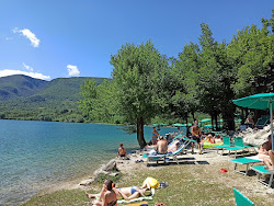 Foto von Spiaggia La Gravara - Lago di Barrea mit türkisfarbenes wasser Oberfläche