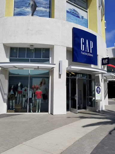 Clothing Store «Gap Outlet», reviews and photos, 55 Bay St, Long Beach, CA 90802, USA